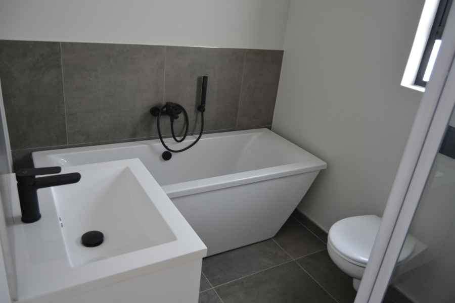 3 Bedroom Property for Sale in Somerset Lakes Western Cape